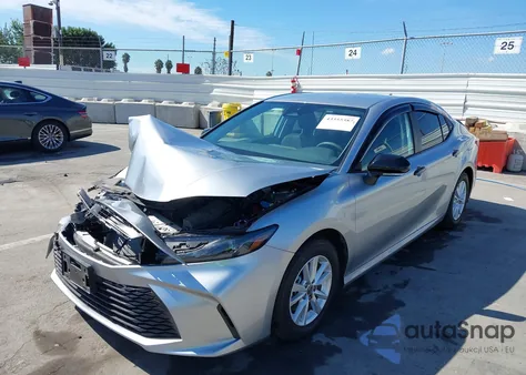 2025 Toyota Camry Le из США, поврежденный, VIN 4T1DAACKXSU572377